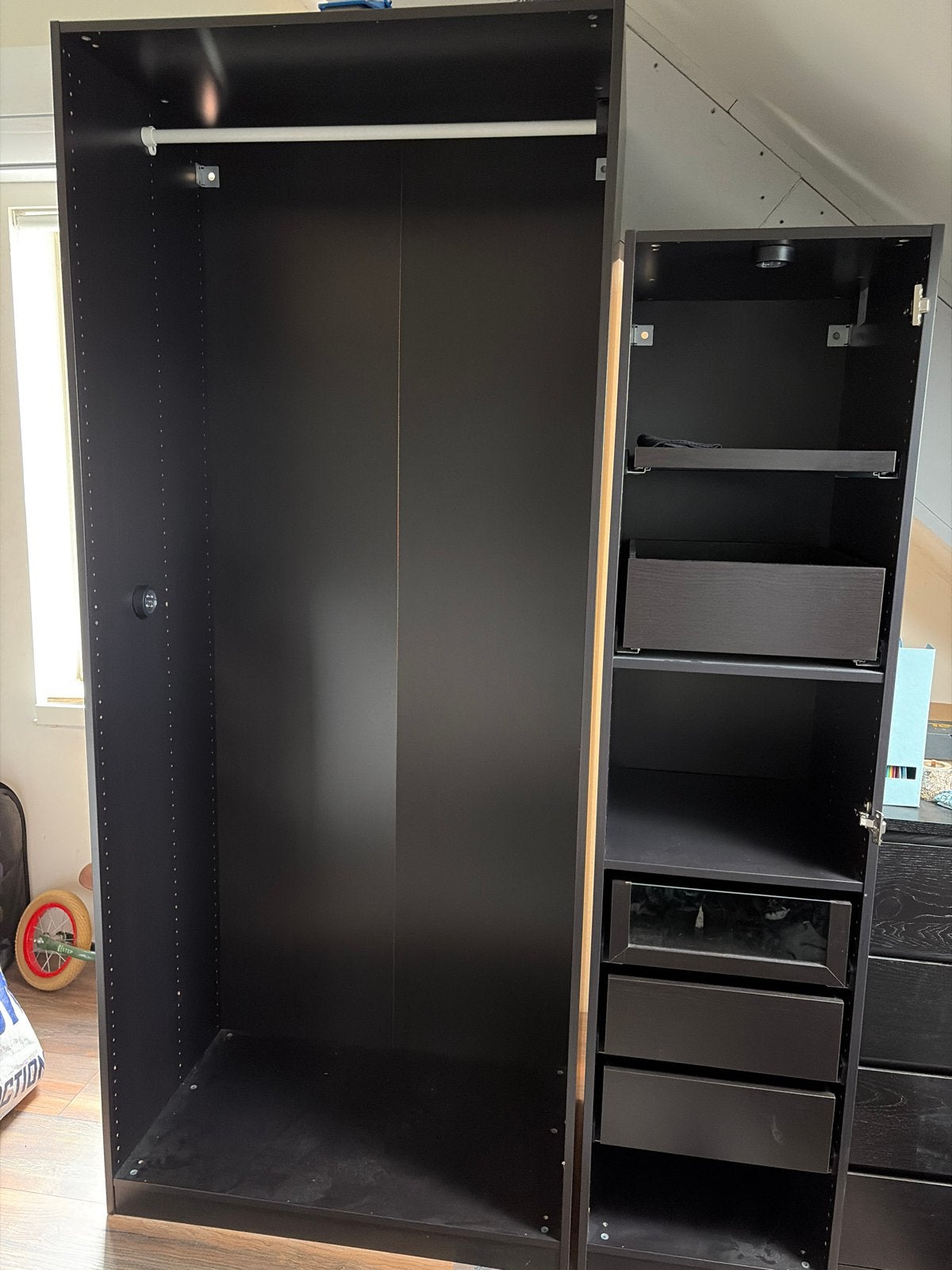 Gratis af te halen: Grote gedemonteerde IKEA Pax kast, Gebruikt, 100 tot 150 cm, 200 cm of meer, Ophalen of Verzenden
