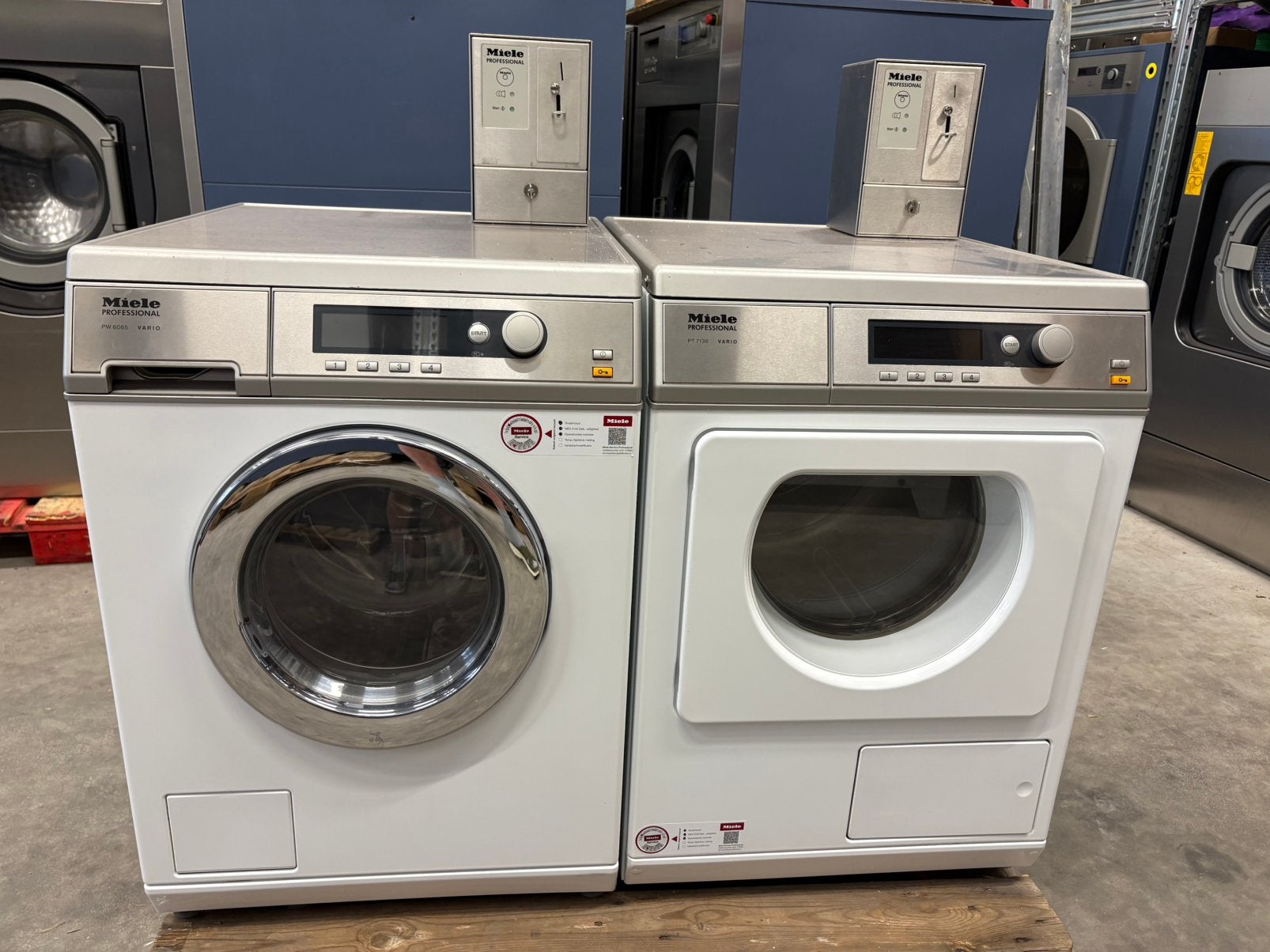 Miele Professioneel PW6065 Vario + PT7136 Vario, 6 tot 8 kg, Ophalen, Zo goed als nieuw, 85 tot 90 cm