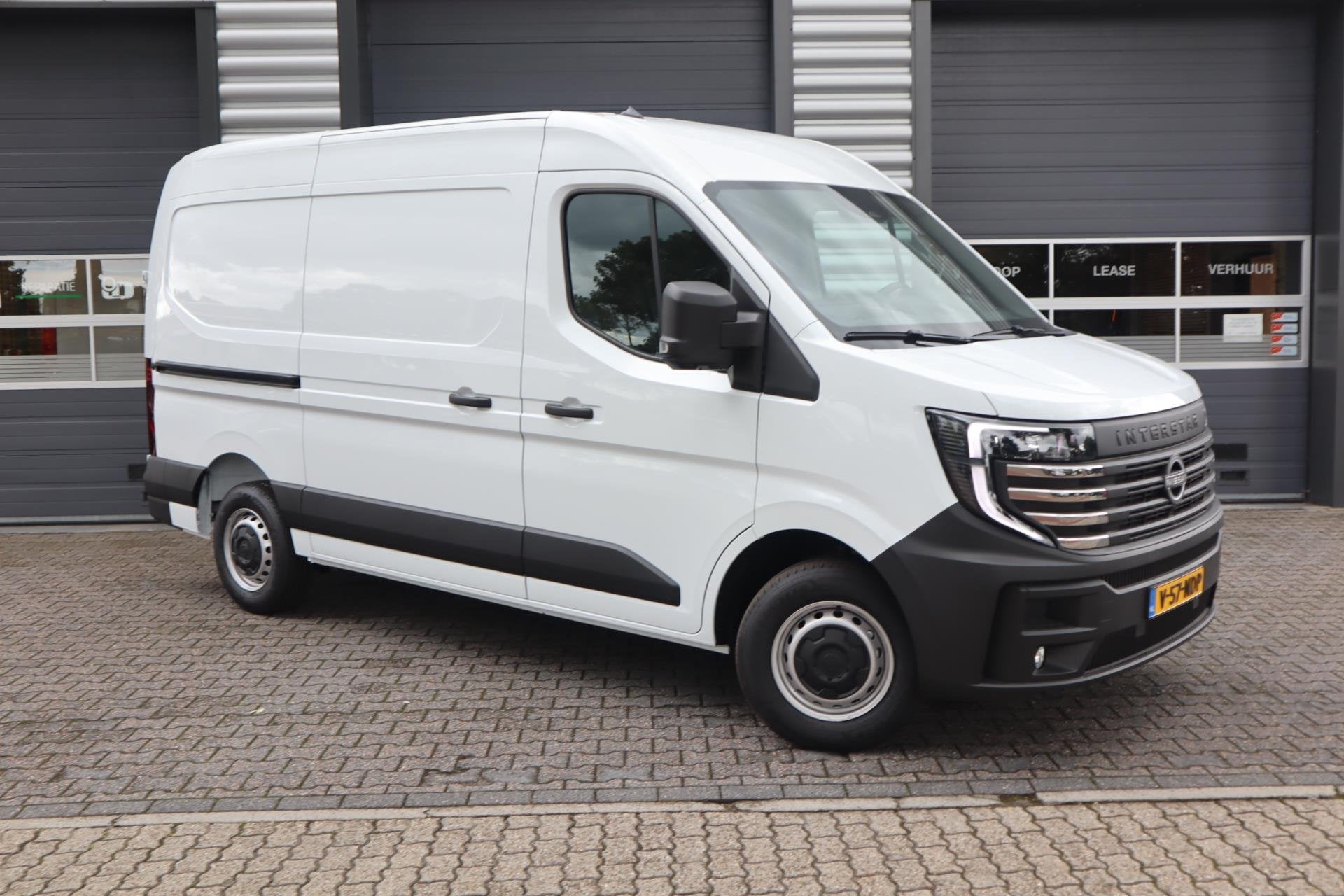 Nissan INTERSTAR 3.5T 130PK N-Connecta L2H2 BPM VRIJ dealer, Gebruikt, 4 cilinders, 2500 kg, Wit