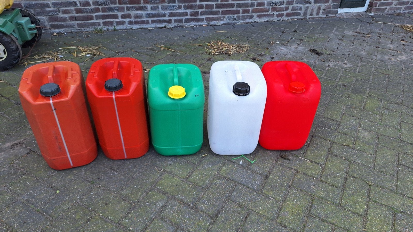 20 á 25 liter jerrycans, Minder dan 75 liter, Ophalen of Verzenden, Zo goed als nieuw, Kunststof