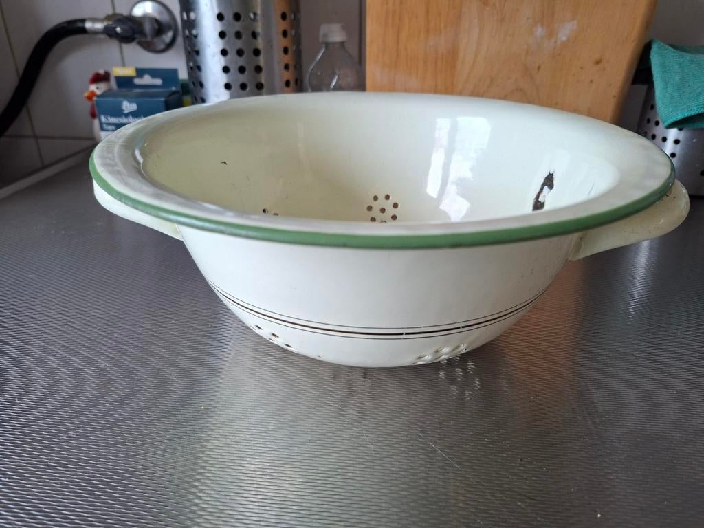 Vintage emaille vergiet - wit met groene rand, Ophalen