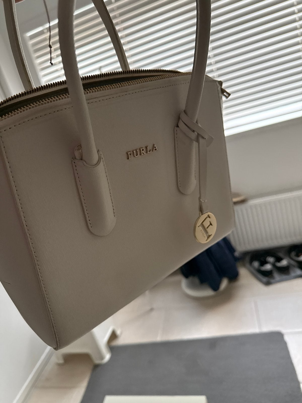 Furla Handtas - wit, Ophalen of Verzenden, Zo goed als nieuw, Beige, Handtas