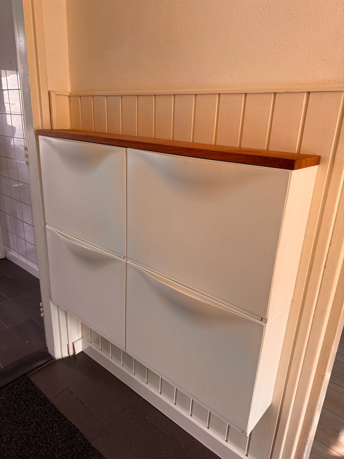 Witte schoenenkast met houten blad, Ophalen, Gebruikt