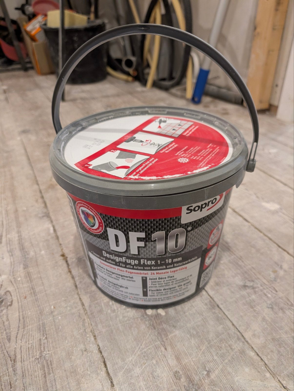 Nieuwe ongeopende pot voegmortel Sopro DF10 zandgrijs, Doe-het-zelf en Verbouw, Ophalen, Wandtegels, Nieuw, Minder dan 20 cm