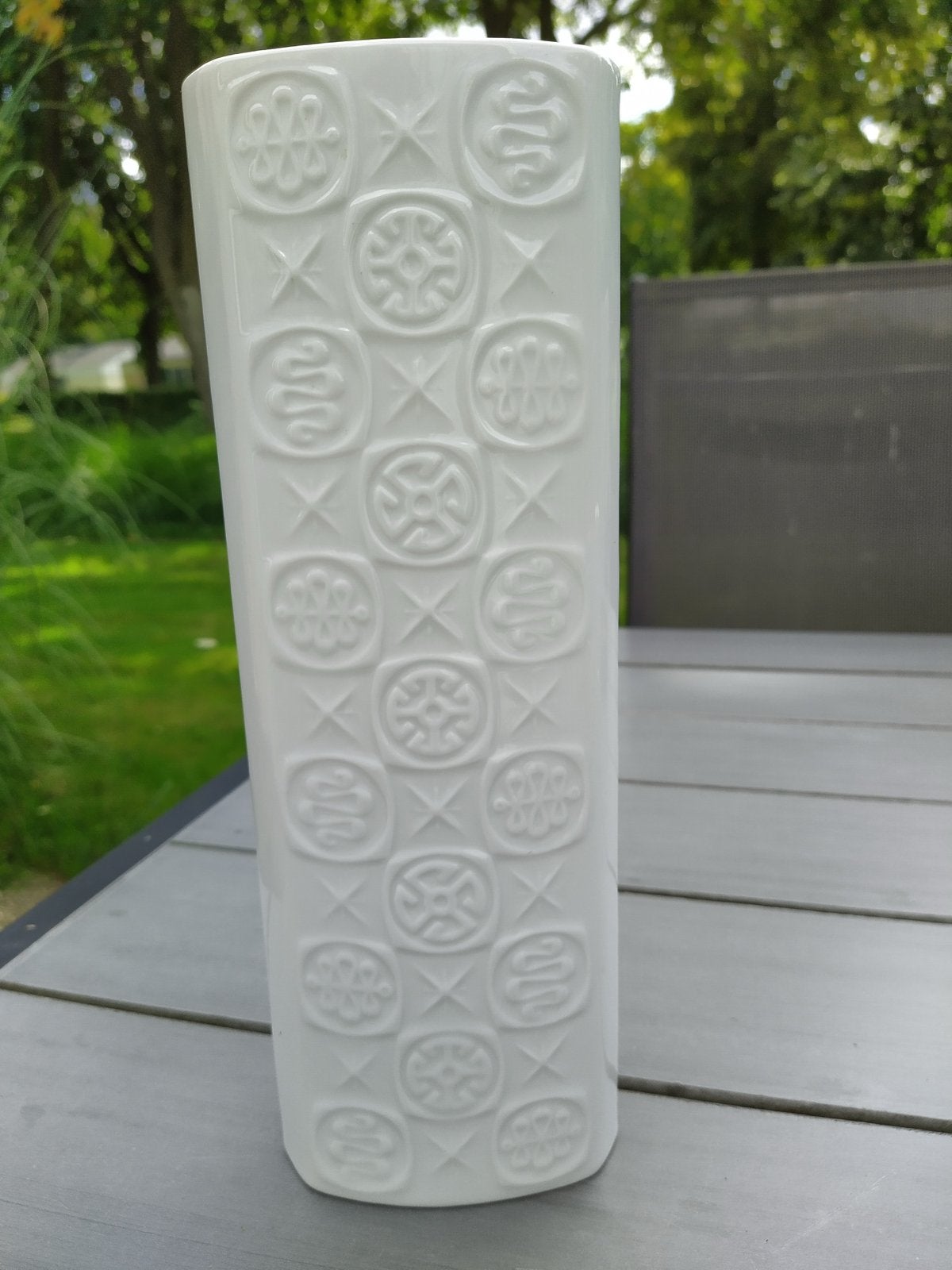 Driehoekige vintage witte vaas, Kayser, gaaf., Ophalen of Verzenden, Gebruikt