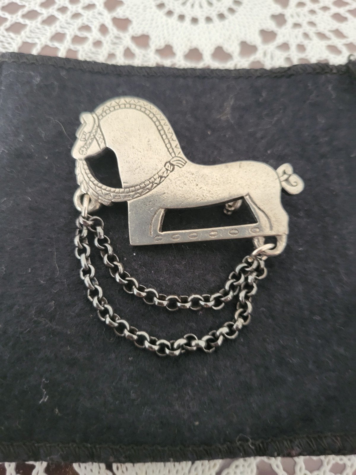 Vintage Noorse Broche Paard Tin-Per Pewter, Ophalen of Verzenden, Overige materialen, Broche