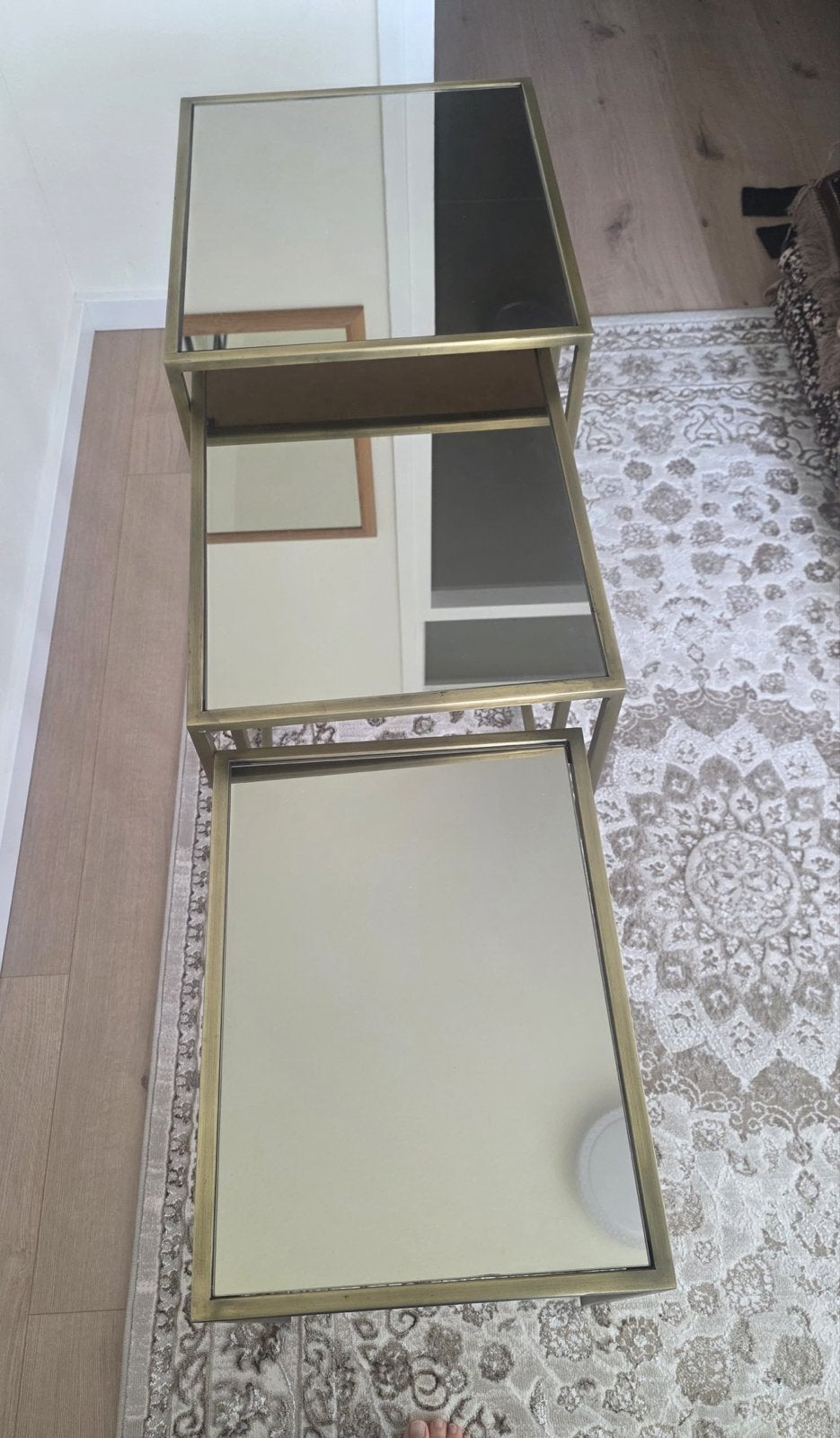 Set van 3 Bijzettafels met spiegelblad en wieltjes, Metaal of Aluminium, 55 tot 75 cm, Zo goed als nieuw, Rechthoekig