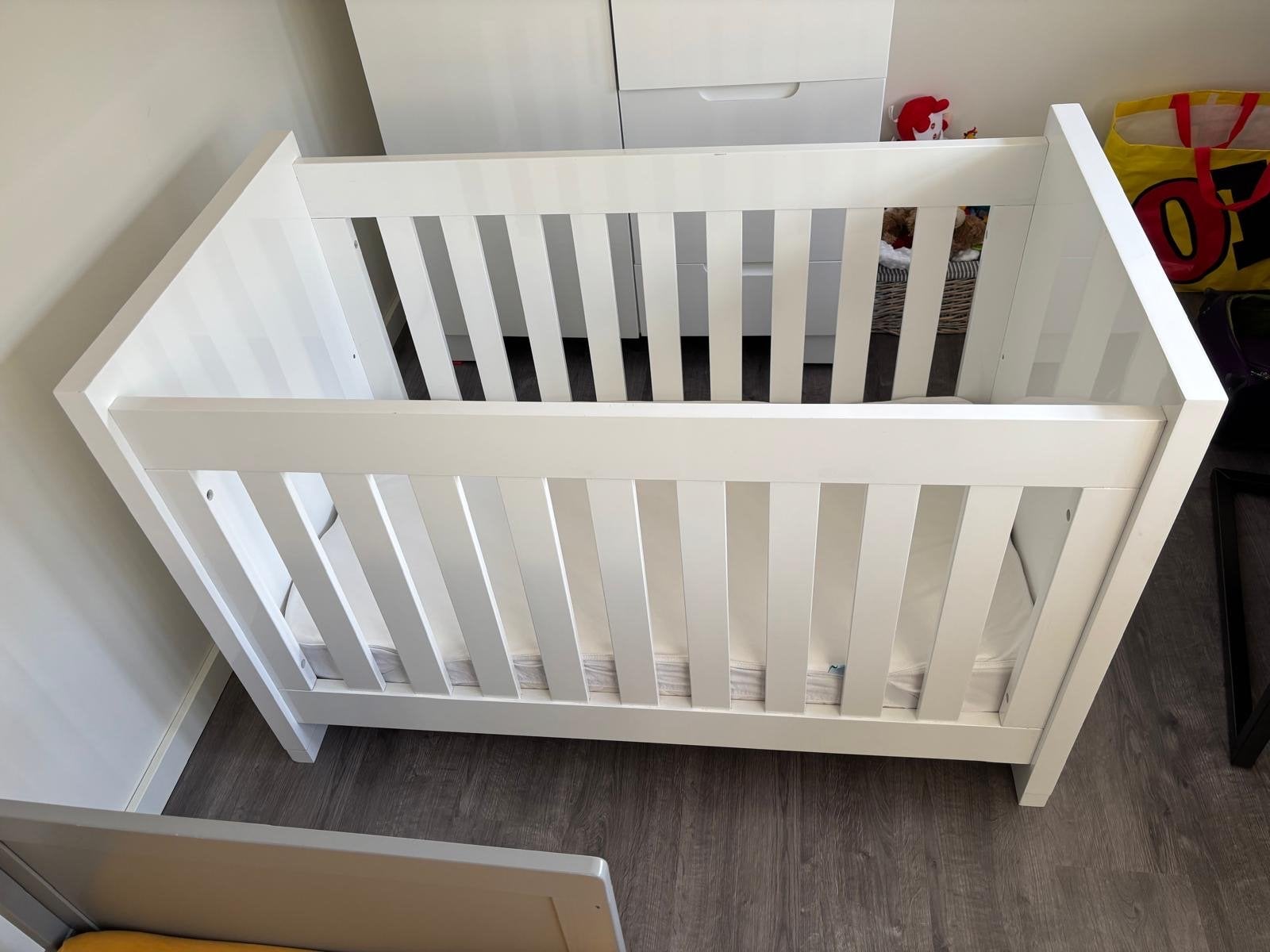 Wit ledikantje met matras, Ophalen, 70 tot 85 cm, 140 tot 160 cm, Zo goed als nieuw