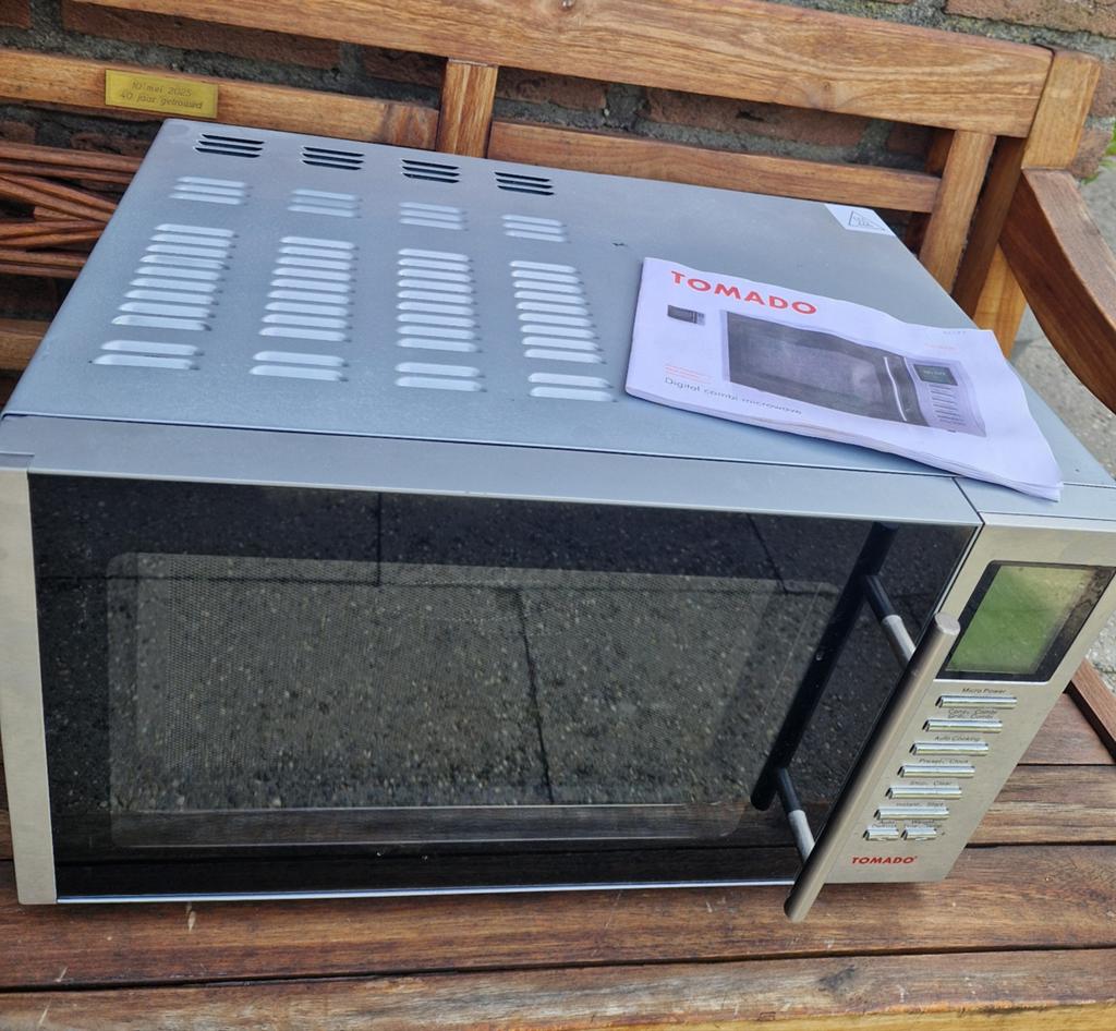 Combimagnetron Tomado TM-3000, Ophalen, Zo goed als nieuw