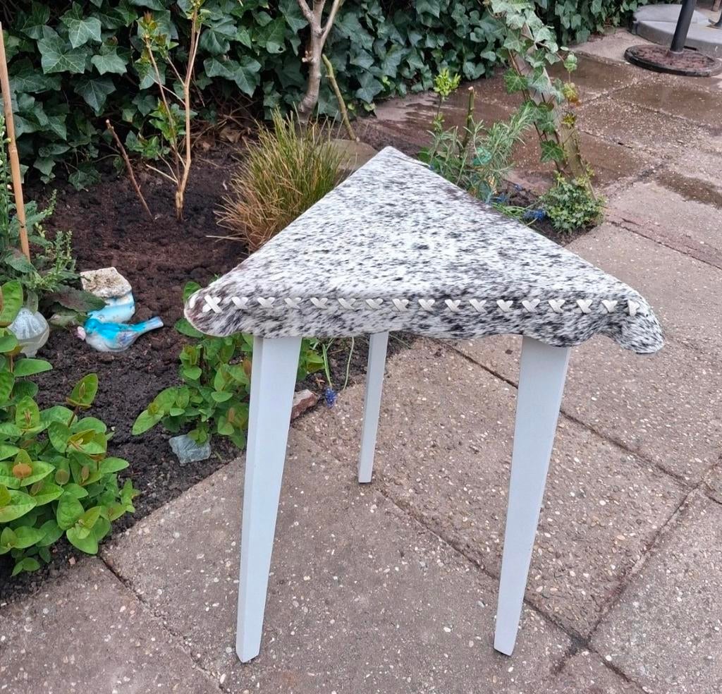 Uniek bijzettafeltje, Huis en Inrichting, Tafels | Bijzettafels, 45 tot 60 cm, Overige materialen, Minder dan 55 cm, Gebruikt
