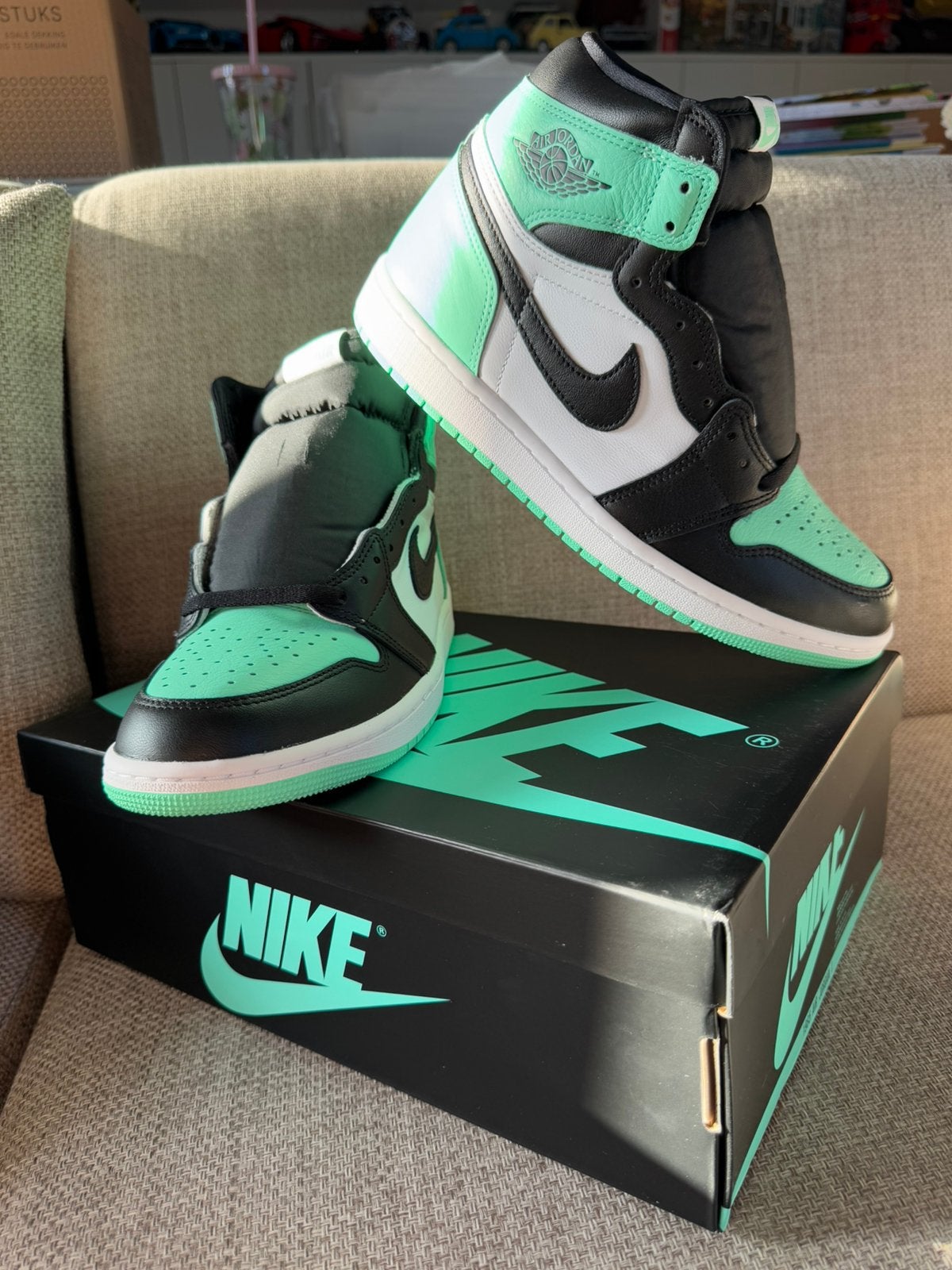 Nike Air Jordan 1 High Green Glow Maat 43 DS, Overige kleuren, Nieuw, Ophalen of Verzenden, Sneakers of Gympen