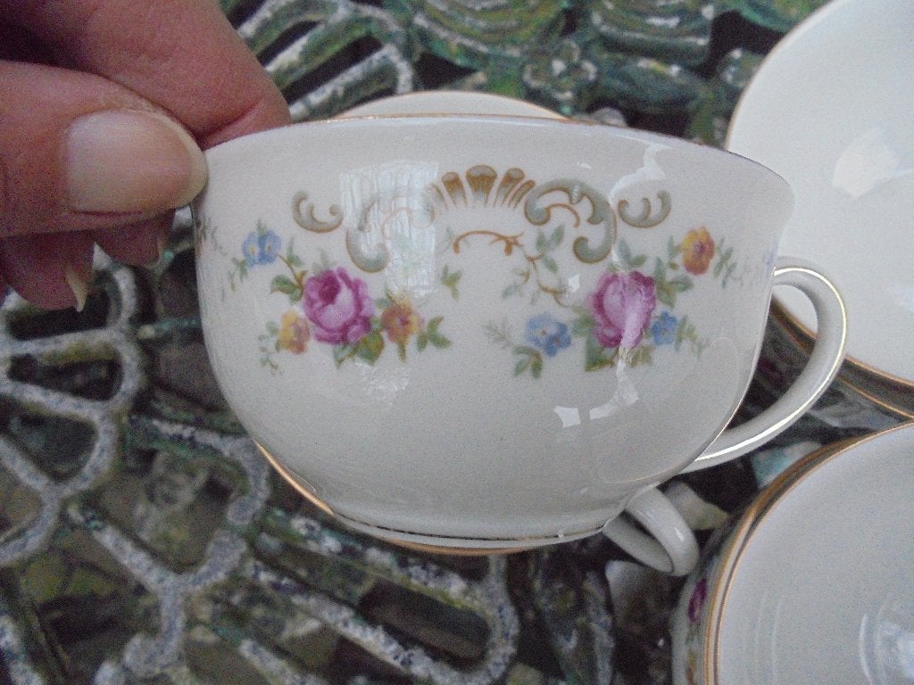 Kopjes + borden Hutschenreuther Bavaria Evelyn bloemetjes, Antiek en Kunst, Antiek | Servies los, Ophalen of Verzenden