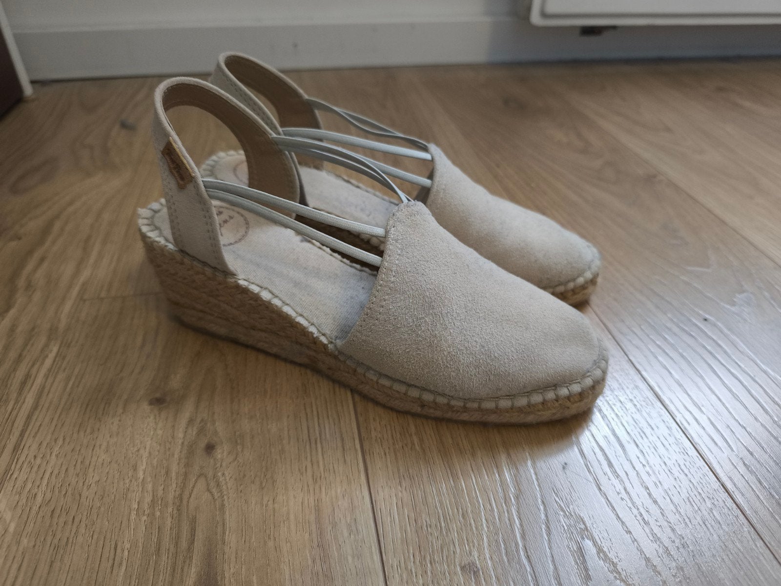 Toni Pons espadrilles maat 39, Kleding | Dames, Schoenen, Beige, Ophalen of Verzenden, Zo goed als nieuw, Espadrilles of Moccasins