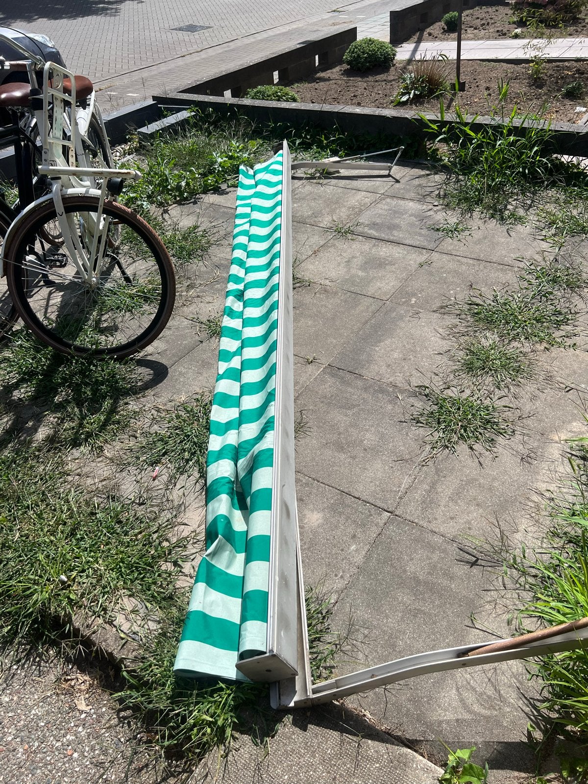 Zonnescherm 383cm breed.  Handbediening, Tuin en Terras, Ophalen, Gebruikt, Overige typen, 250 cm tot 450 cm