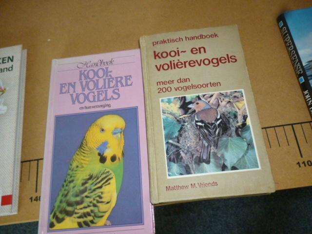 2 boeken van kooi en volievogels, Mannelijk, Parkiet