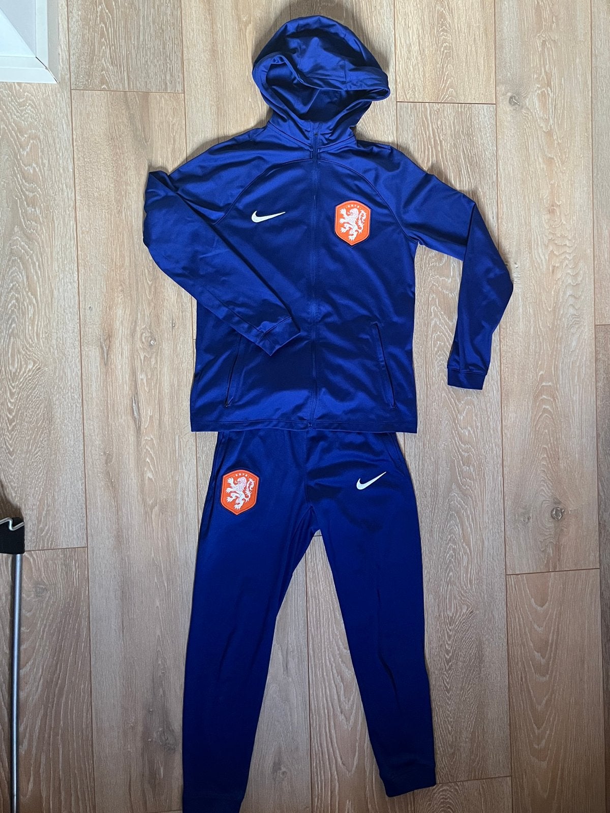 Nederlands Elftal Trainingspak Nike 137-147, Ophalen of Verzenden, Zo goed als nieuw, Jongen of Meisje, Sport- of Zwemkleding