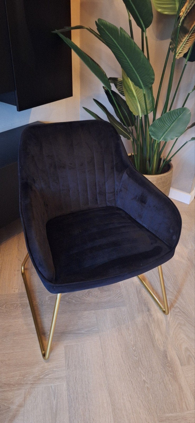 4x Zwarte Velours Eetkamerstoelen met Gouden Onderstel, Zwart, Ophalen of Verzenden, Zo goed als nieuw, Modern, Luxe, Velours