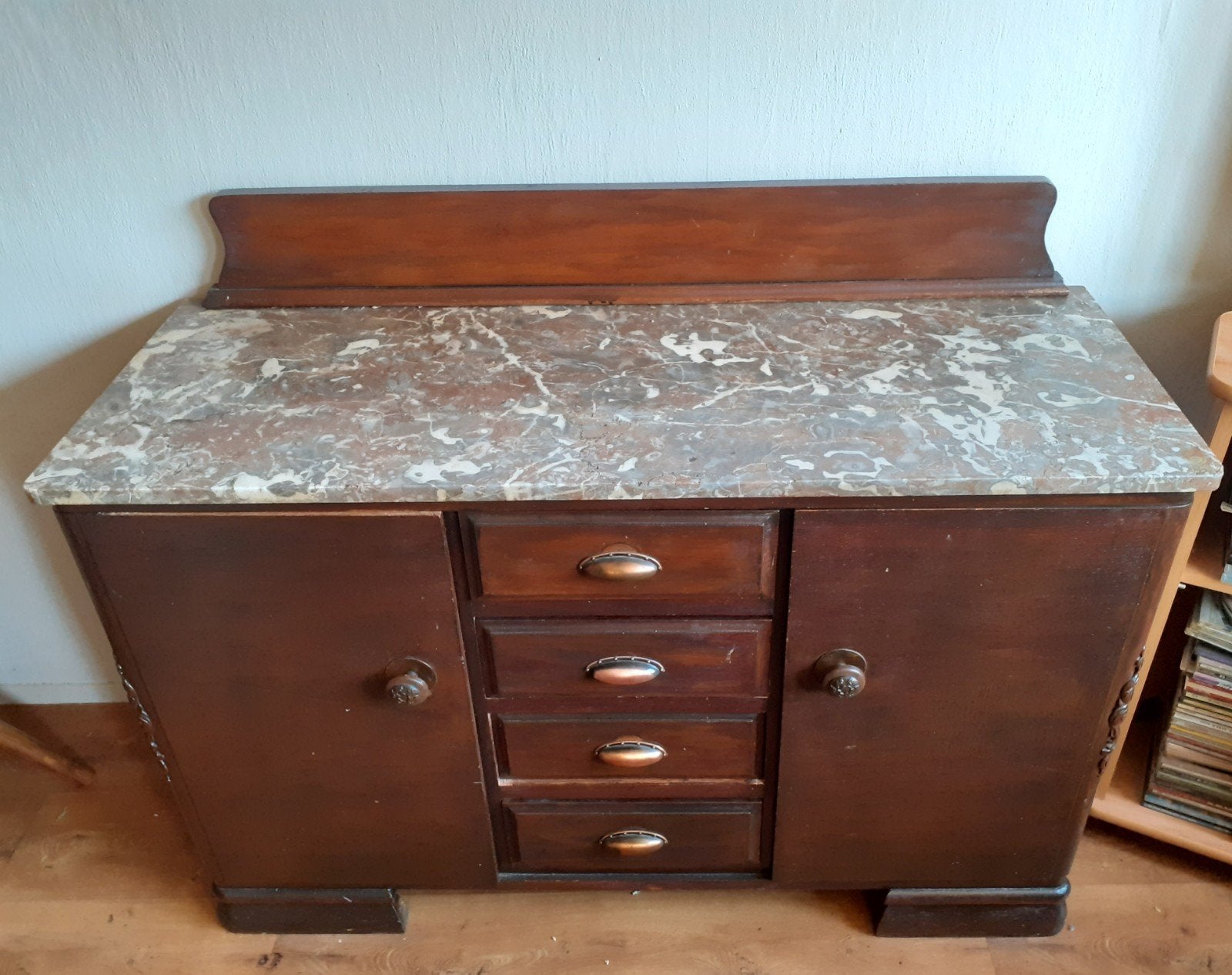 Antiek dressoir met marmeren blad en lades, Ophalen