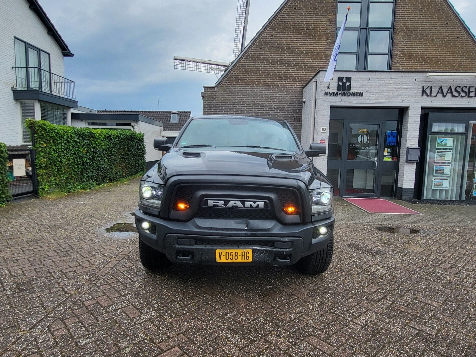 Dodge Ram 1500 Rebel 5.7 HEMI V8 LPG Crew Cab 2017, Auto's, 5654 cc, Zwart, Vierwielaandrijving, Dodge