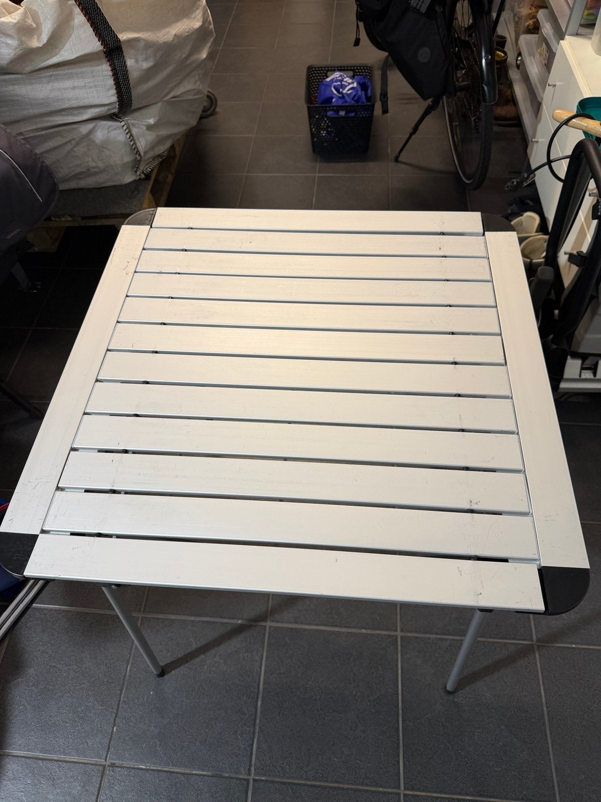 Handige opvouwbare campingtafel met aluminium lammelen, Ophalen of Verzenden, Gebruikt, Campingtafel