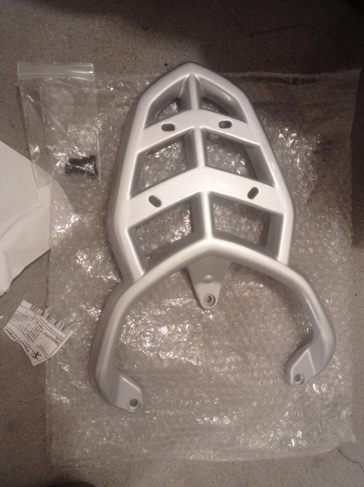 Nieuwe originele achterdrager voor topkoffer Peugeot Kisbee, Fietsen en Brommers, Ophalen of Verzenden, Nieuw, Overige typen, Peugeot