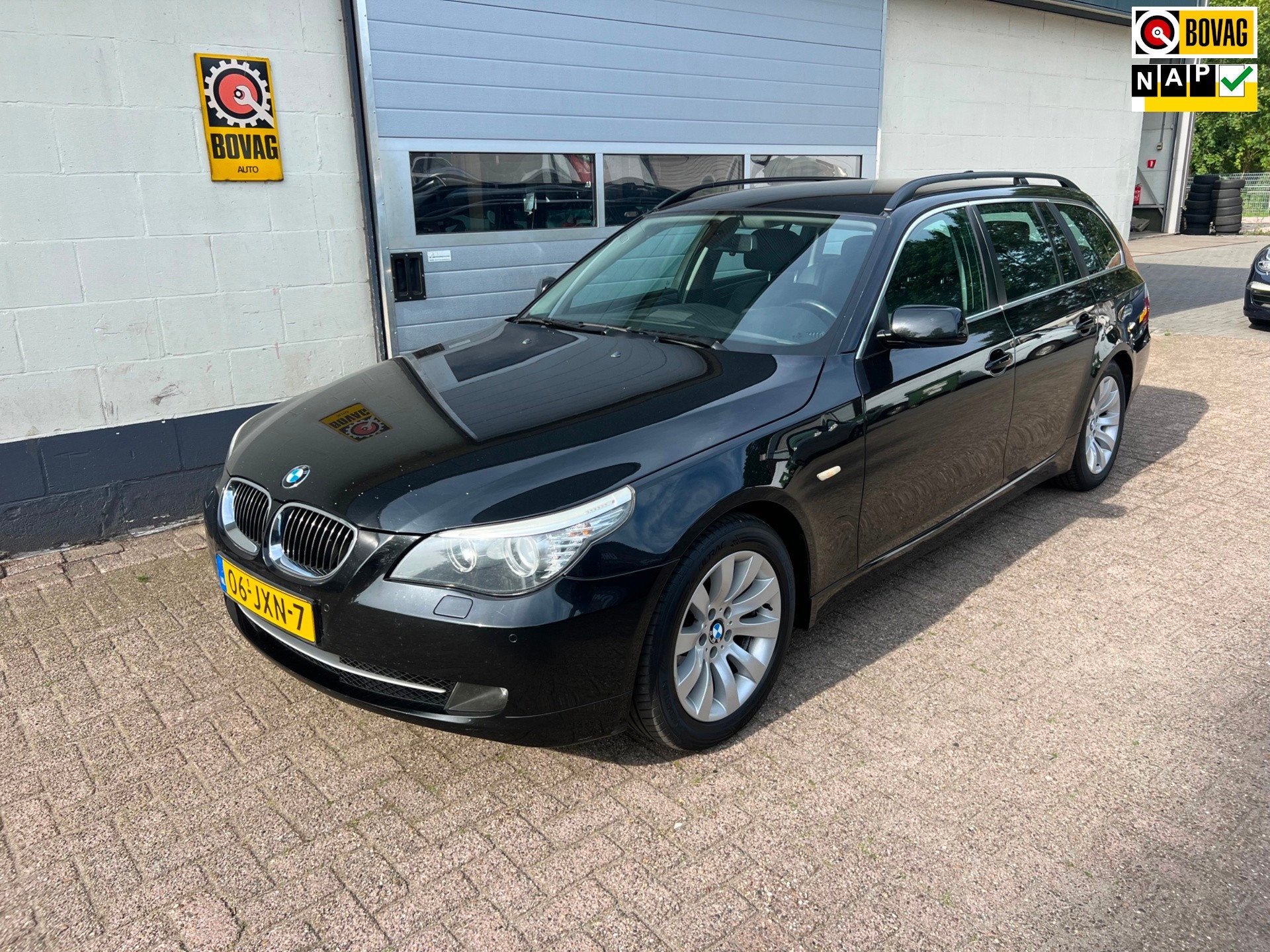 BMW 5-serie Touring 525d Business Line Edition I 1E EIGENAAR, Auto's, BMW, Automaat, Euro 5, Gebruikt, Zwart