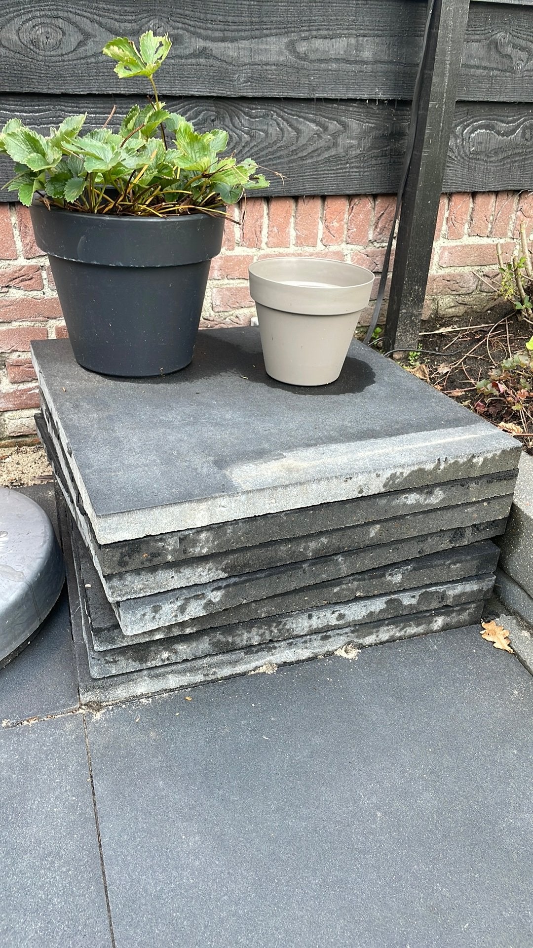 7 stuks antraciet/zwart tuintegel 60x60, Ophalen, Gebruikt, Beton, Terrastegels