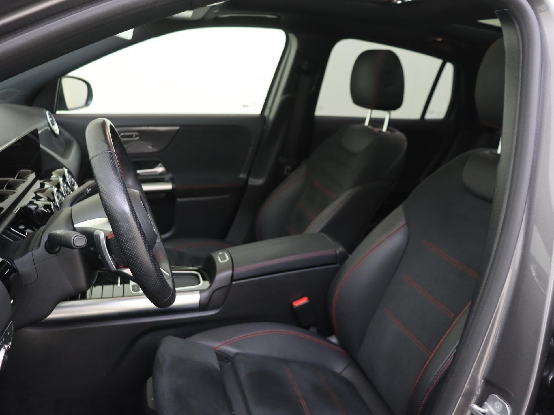 Mercedes-Benz GLA-klasse 250 e AMG Line Premium /Panoramadak, Auto's, 16 kWh, Bedrijf, Hybride Elektrisch/Benzine, SUV of Terreinwagen