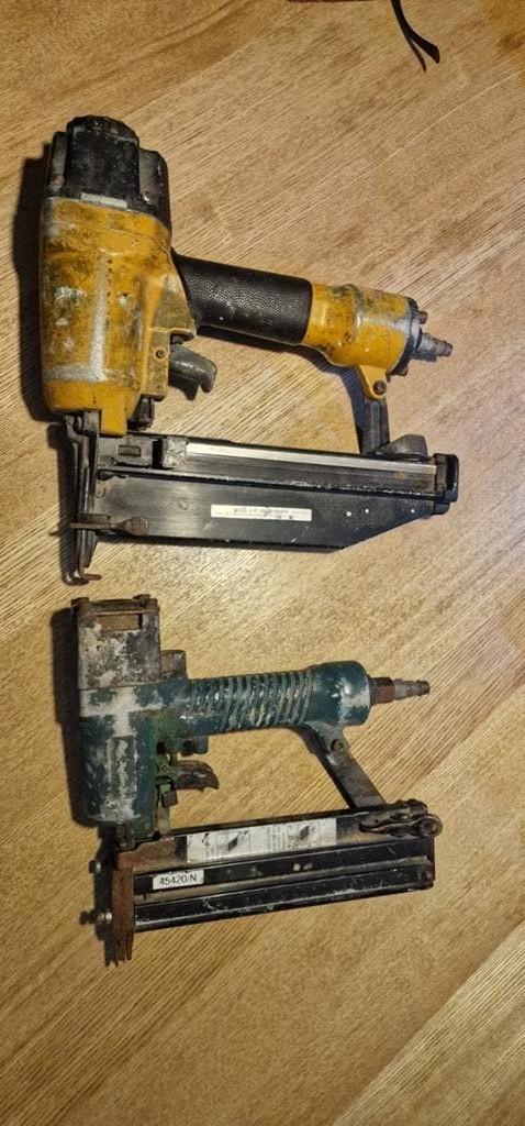 2 Pneumatische tackers - Gebruikt, Doe-het-zelf en Verbouw, Ophalen of Verzenden, Gebruikt
