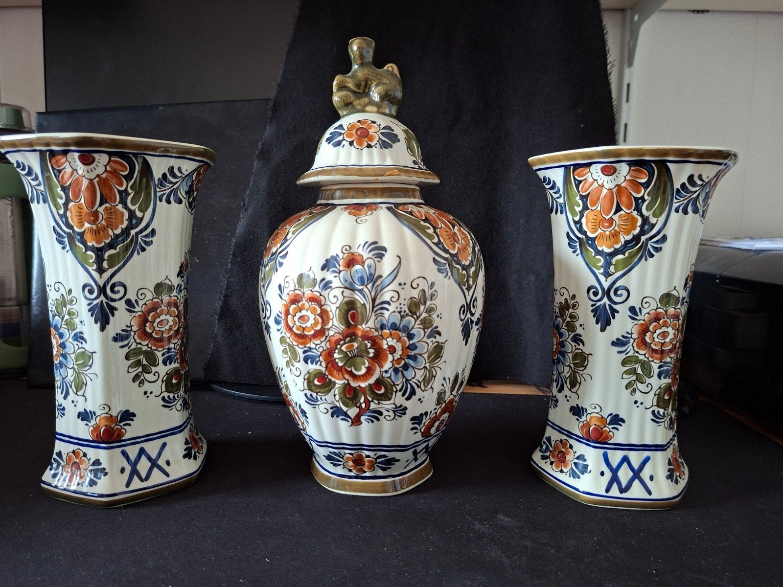 Flora Keramiek Delfts Polychroom vaas en  dekselpot set, Ophalen of Verzenden