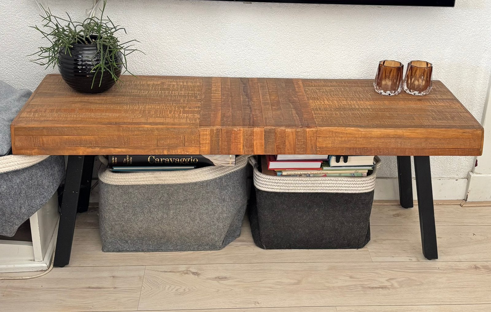 Te koop,tv meubel, houten blad met  poten,l1.20,br37cm., Huis en Inrichting, Tafels | Sidetables, Ophalen, 100 tot 150 cm, Teakhout