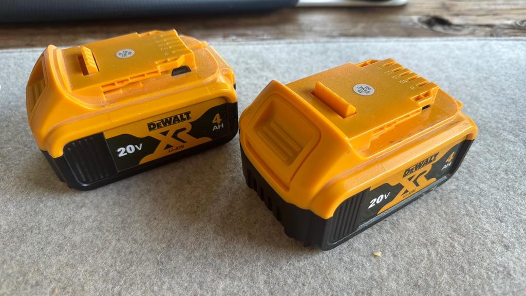 2 stuks DeWalt 4.0 AH 20V XR accu’s, Ophalen of Verzenden, Zo goed als nieuw