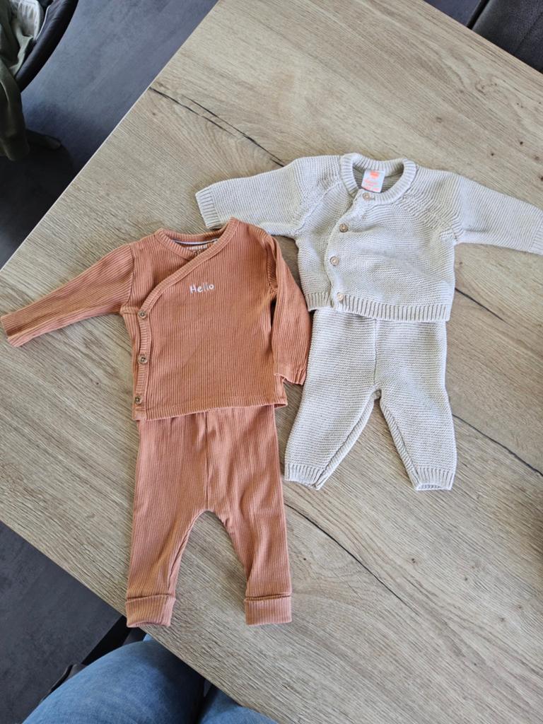 2 setjes babykleding, Kinderen en Baby's, Babykleding | Maat 50, Ophalen of Verzenden, Gebruikt, Jongetje of Meisje, Pakje