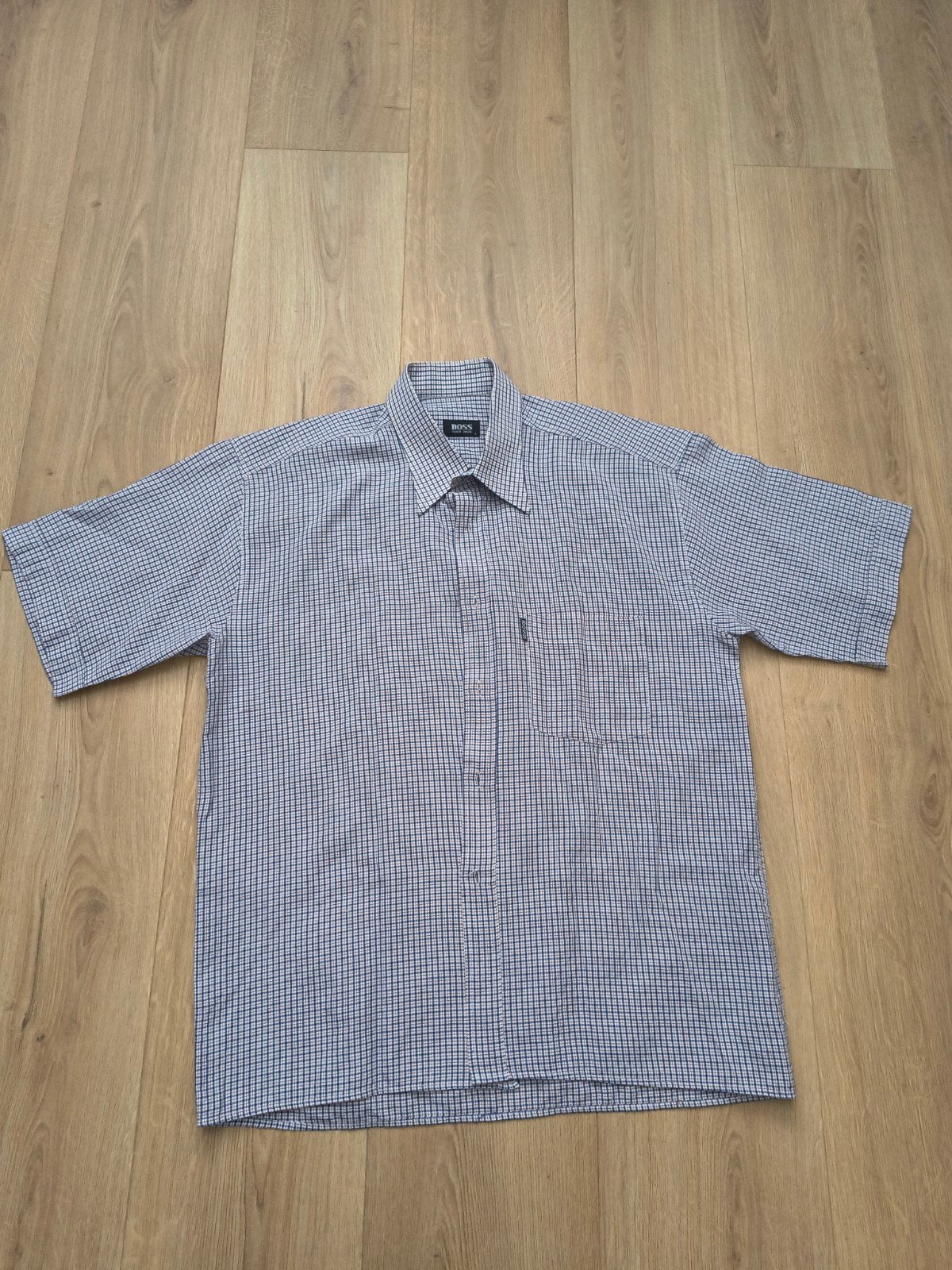 Hugo Boss overhemd korte mouwen ruitje L, Kleding | Heren, Overhemden, Ophalen of Verzenden