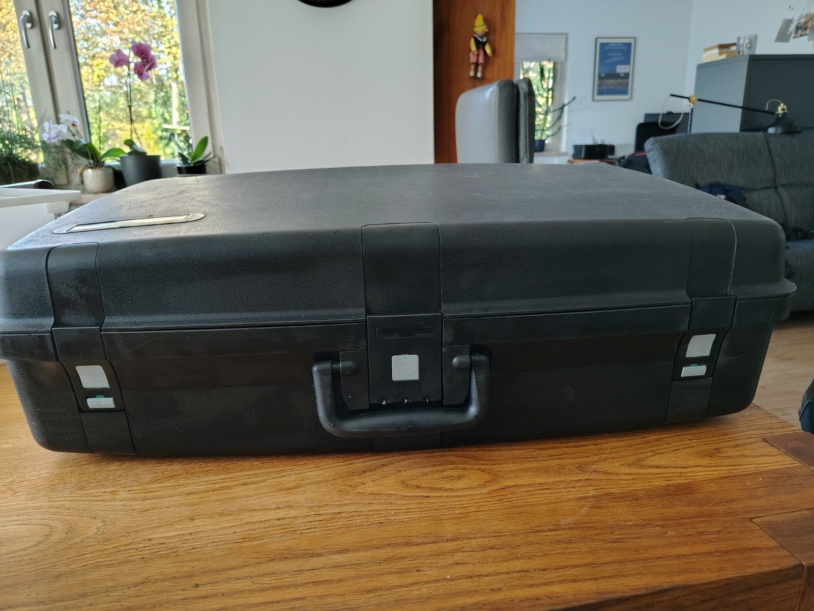 Delsey Koffer 22x55x72 cm - Zwart, Hardcase, Ophalen, Uitschuifbare handgreep, Gebruikt, 20 tot 30 cm