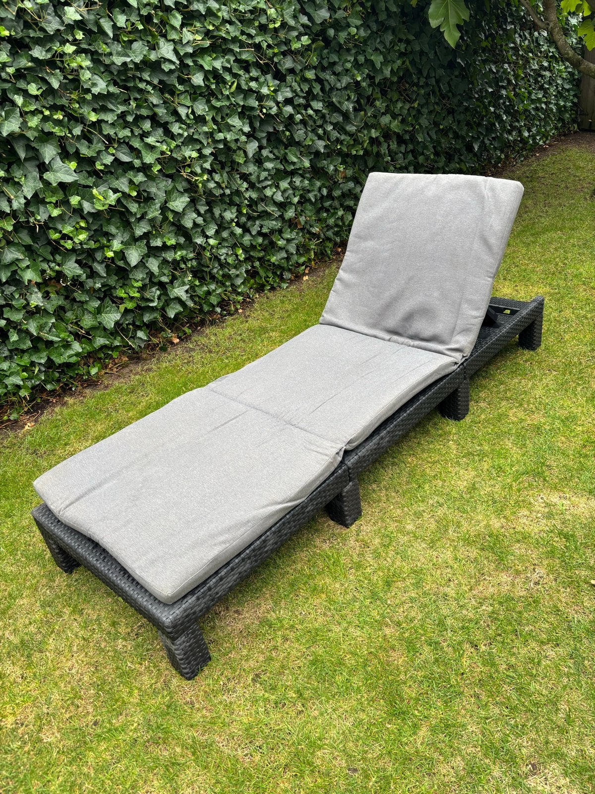Zwarte Wicker Ligbed met Verstelbare Rugleuning, Tuin en Terras, Ligbedden, Ophalen, Gebruikt, Wicker, Verstelbaar