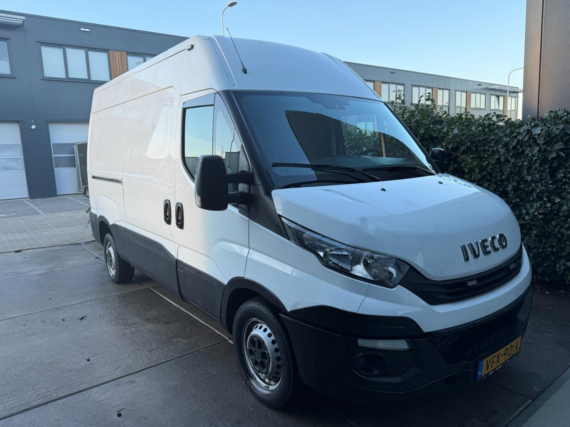 Iveco Daily 35S14V 2.3 352! 3-Persoons! Clima! Cruise!, Iveco, Wit, 14 km/l, Bedrijf