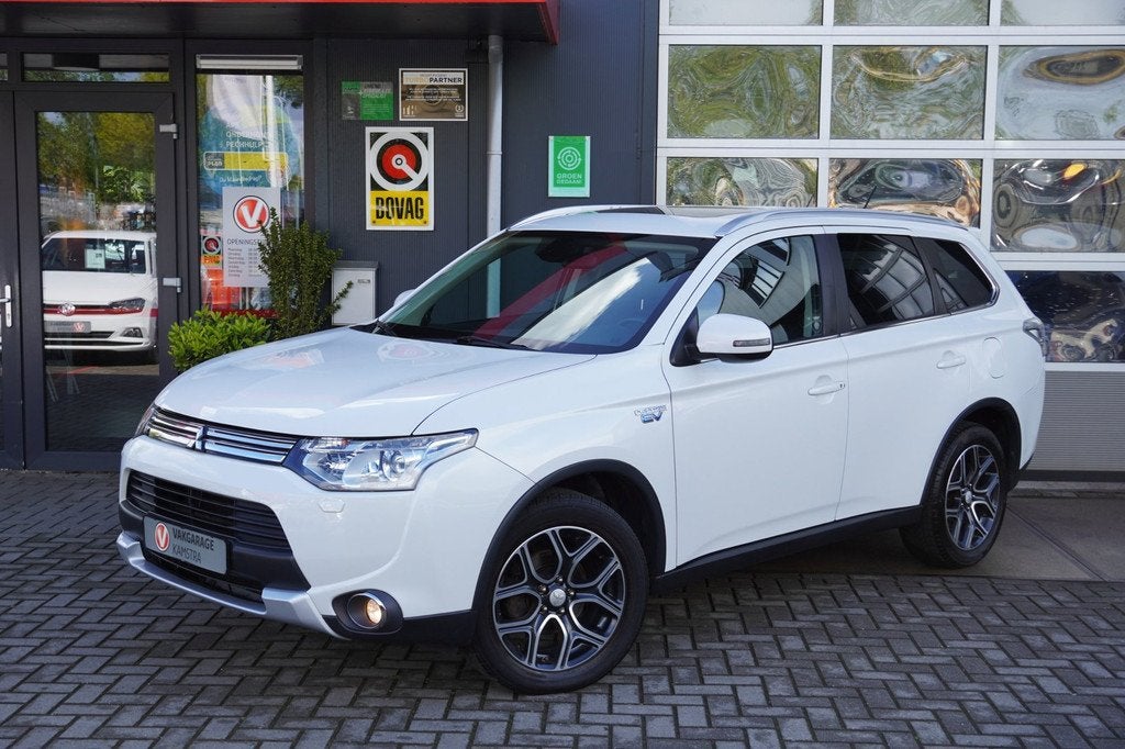Mitsubishi Outlander 2.0 PHEV + Leder/Clima/Stoelverwarm., Auto's, Mitsubishi, 1998 cc, 4 cilinders, Wit, Vierwielaandrijving