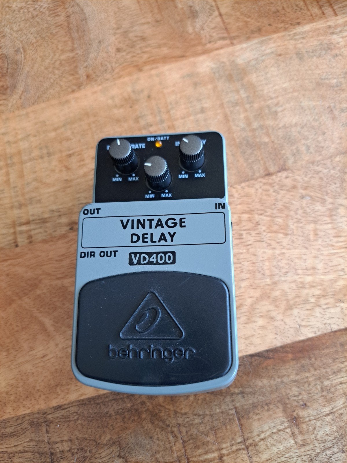 Behringer Vintage Delay VD400 gitaarpedaal, Ophalen, Zo goed als nieuw, Delay of Echo