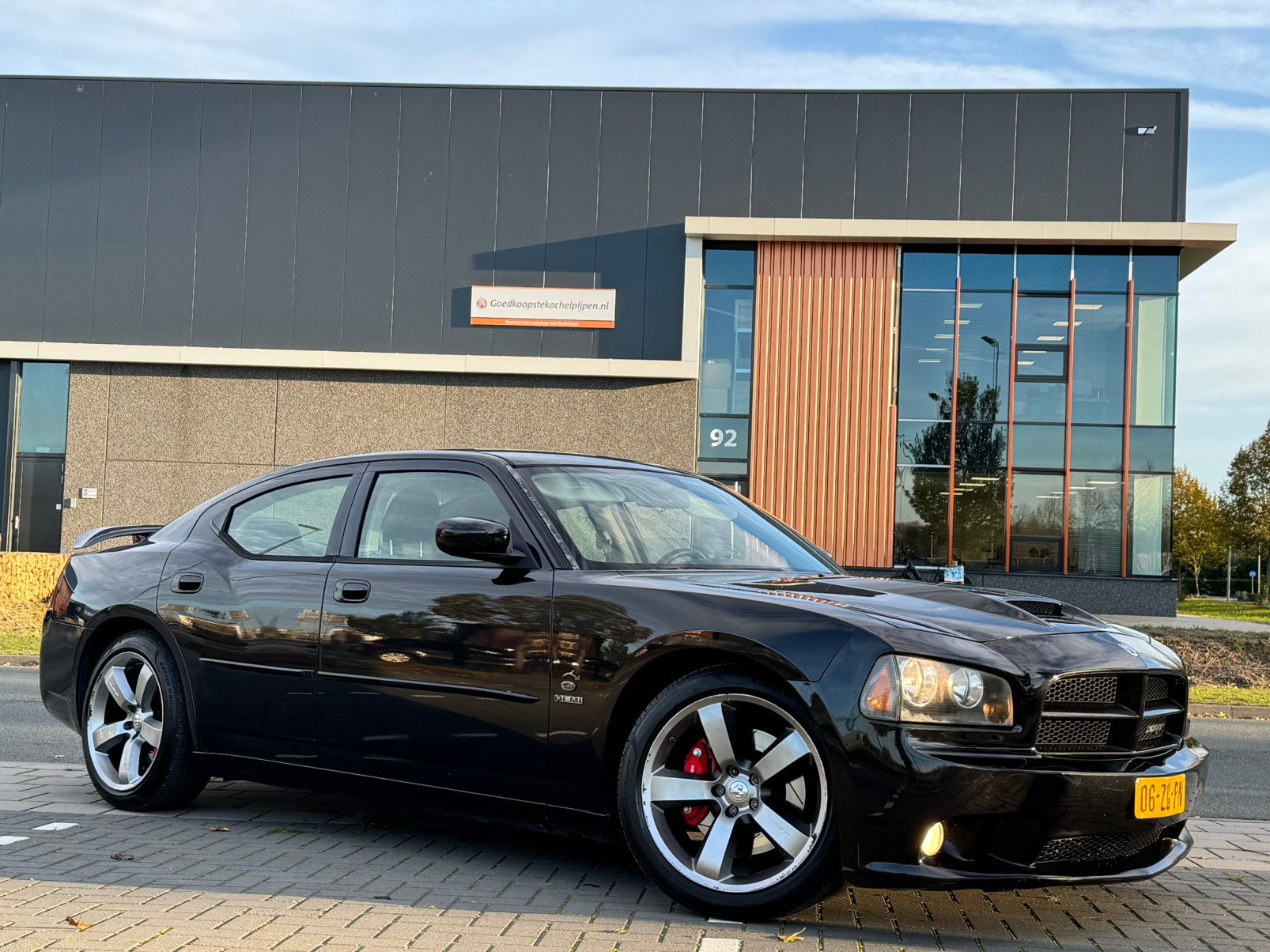 BLACK Dodge Charger 6.1 SRT8 V8 450PK+ RWD Hemi Spoiler 20”!, Automaat, Euro 5, Achterwielaandrijving, 1800 kg