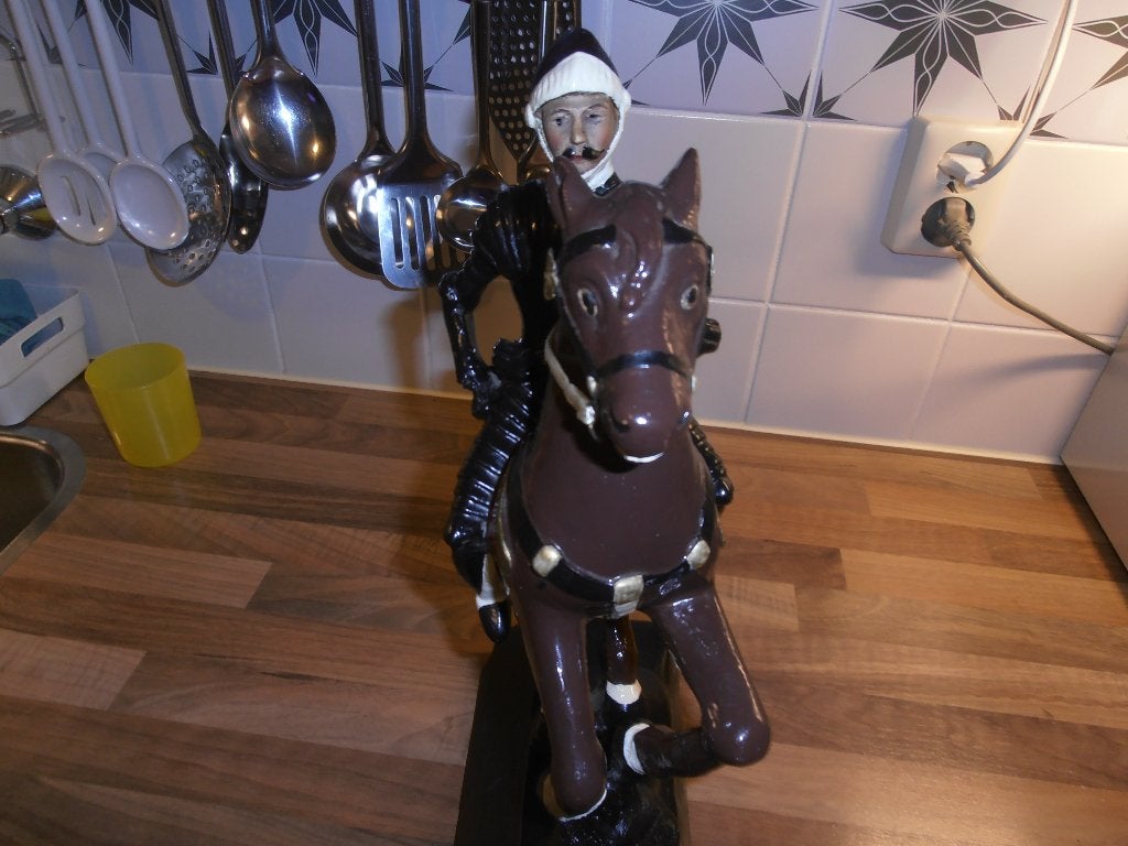 Beeld , Paard met Ruiter. Afmetingen 25x40 cm,, Ophalen, Overige onderwerpen, Gips, 20 - 50 cm