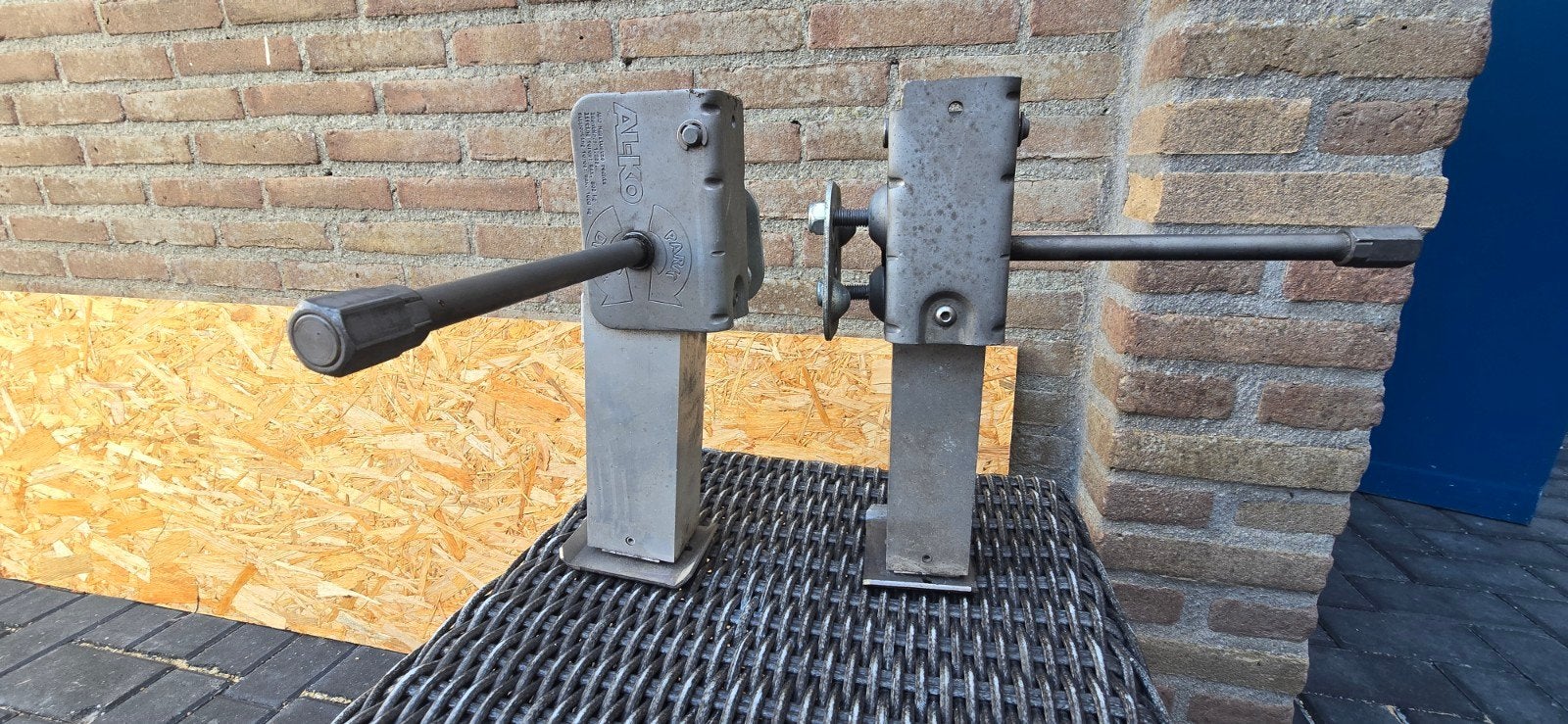 AL-KO caravan camper uitdraaisteunen (2 stuks) 1000kl, Ophalen, Zo goed als nieuw