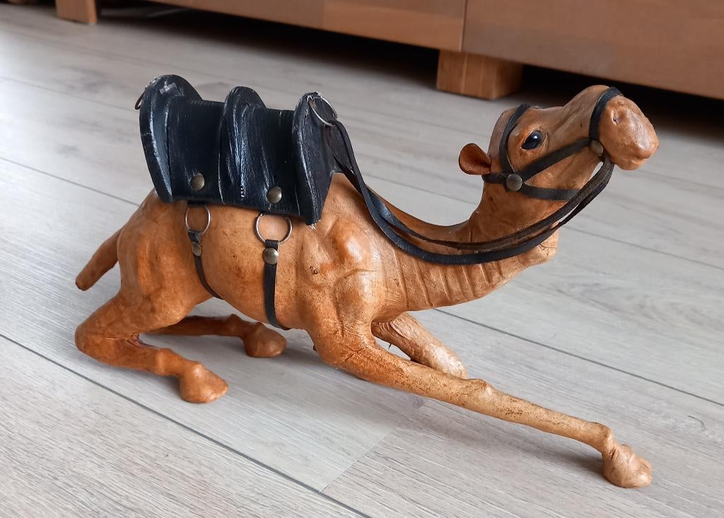 Dromedaris beeld van leder, Ophalen of Verzenden, Zo goed als nieuw, Dier