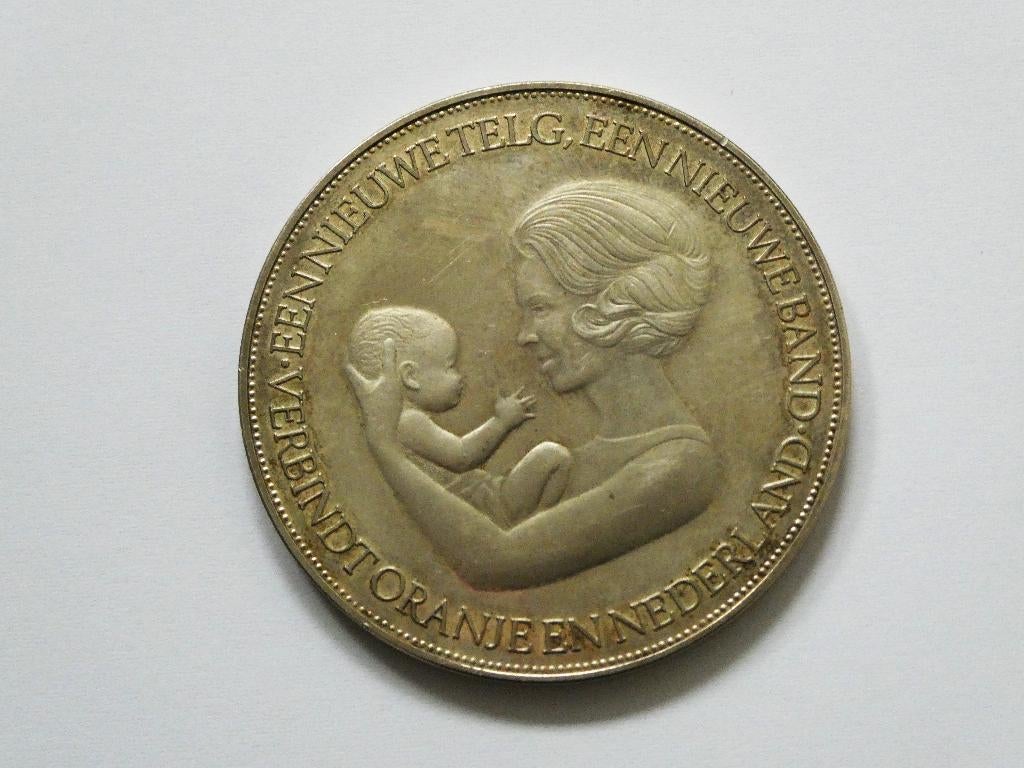 2 Beatrix Willem Alexander , geboorte penningen zilver brons, Ophalen of Verzenden, Zilver, Nederland