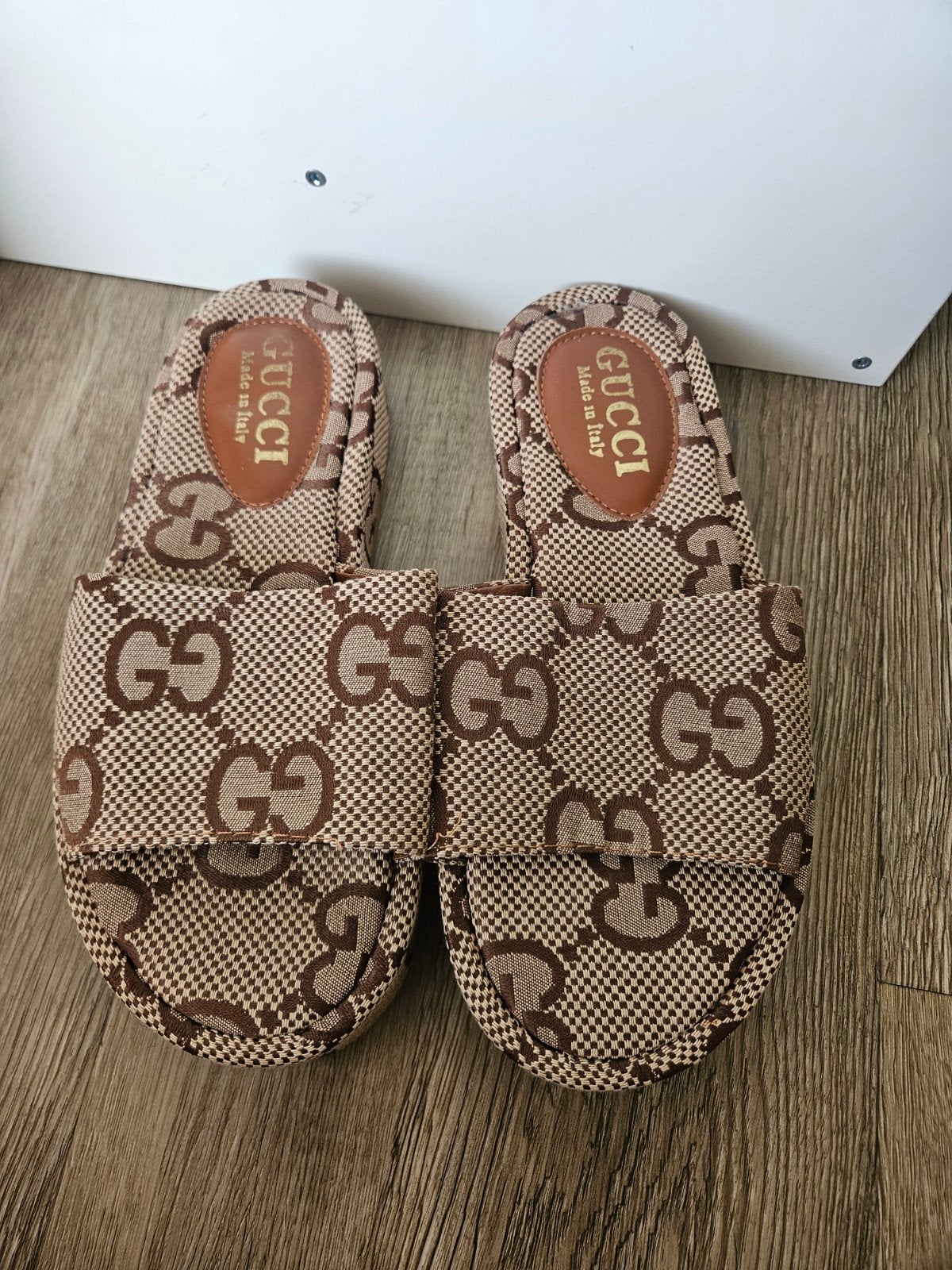 Gucci damesslippers maat 37, Slippers, Bruin, Ophalen of Verzenden, Gucci