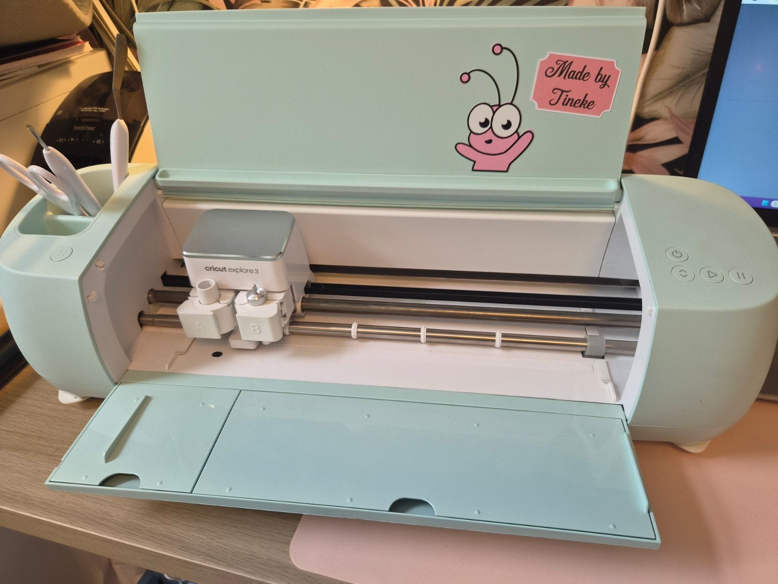 Cricut Explore 3 met Accessoires en Materialen, Hobby en Vrije tijd, Ophalen, Elektrisch, Meerkleurig, Zo goed als nieuw