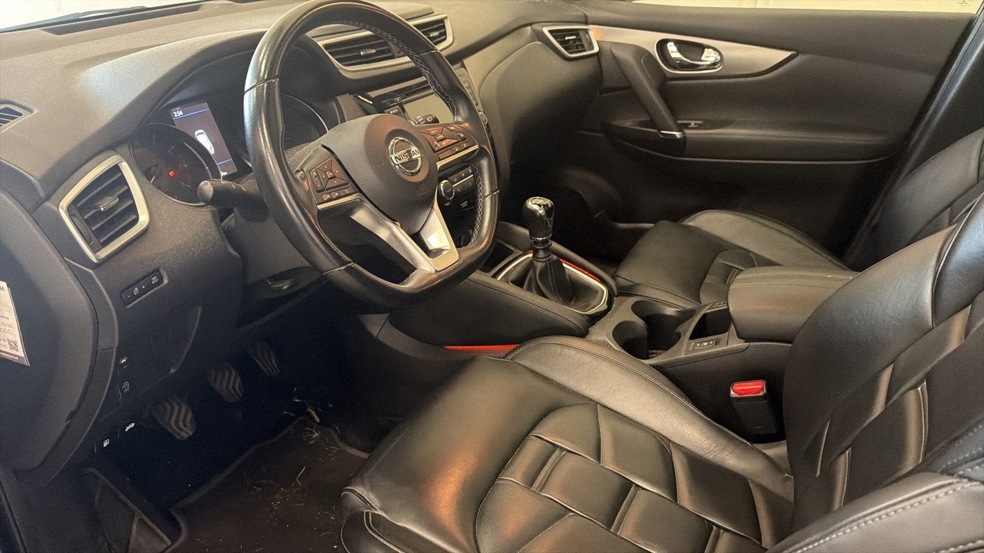 Nissan Qashqai 1.3 DIG-T Premium Edition - Panodak - Leder -, Voorwielaandrijving, Dealer onderhouden, 687 kg, Gebruikt