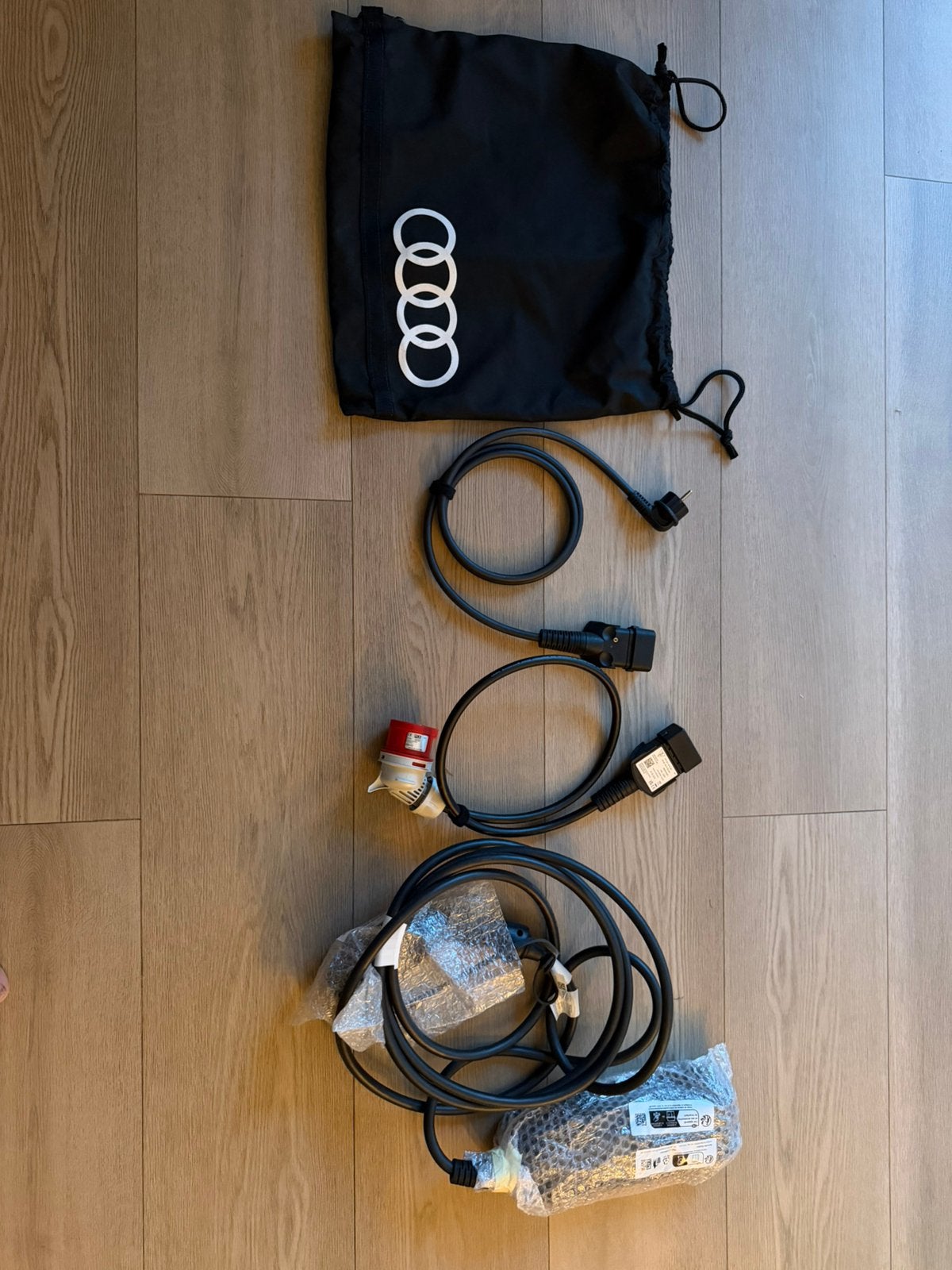 Origineel Audi Q5 compact laadsysteem + CEE + 230V + tas, Ophalen, Nieuw, Audi