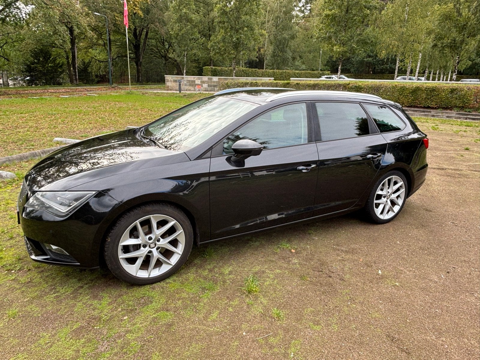 Seat Leon 1.6 TDI 110pk 2014 Zwart, Voorwielaandrijving, Euro 5, Stof, 4 cilinders