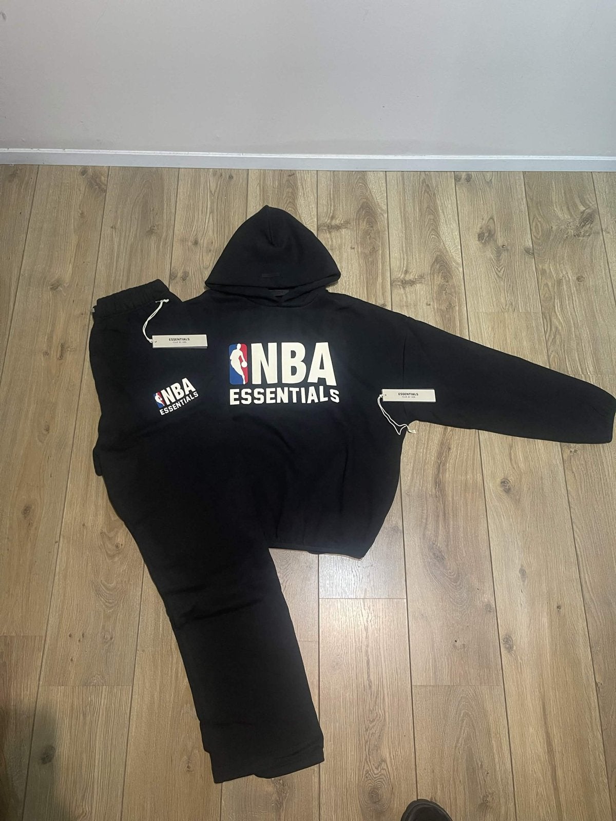 NBA Essentials trainingspak - Zwart, Zwart, Nieuw, Overige maten, Ophalen of Verzenden